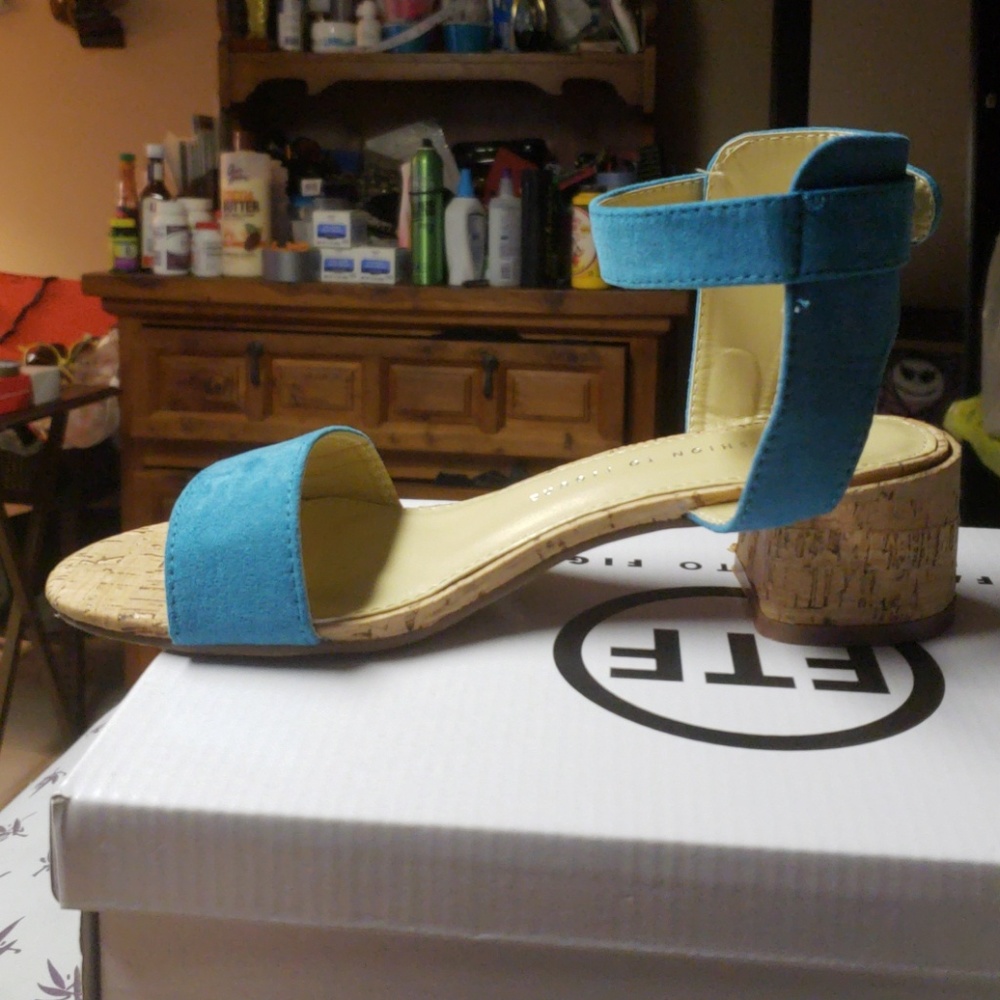 Sandals - Picture 3 of 4